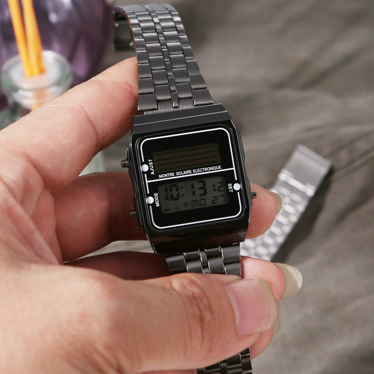 Montre Électronique Solaire Tactique – Carré Compact Unisexe - BLACKBEARD OUTDOOR INDUSTRIES