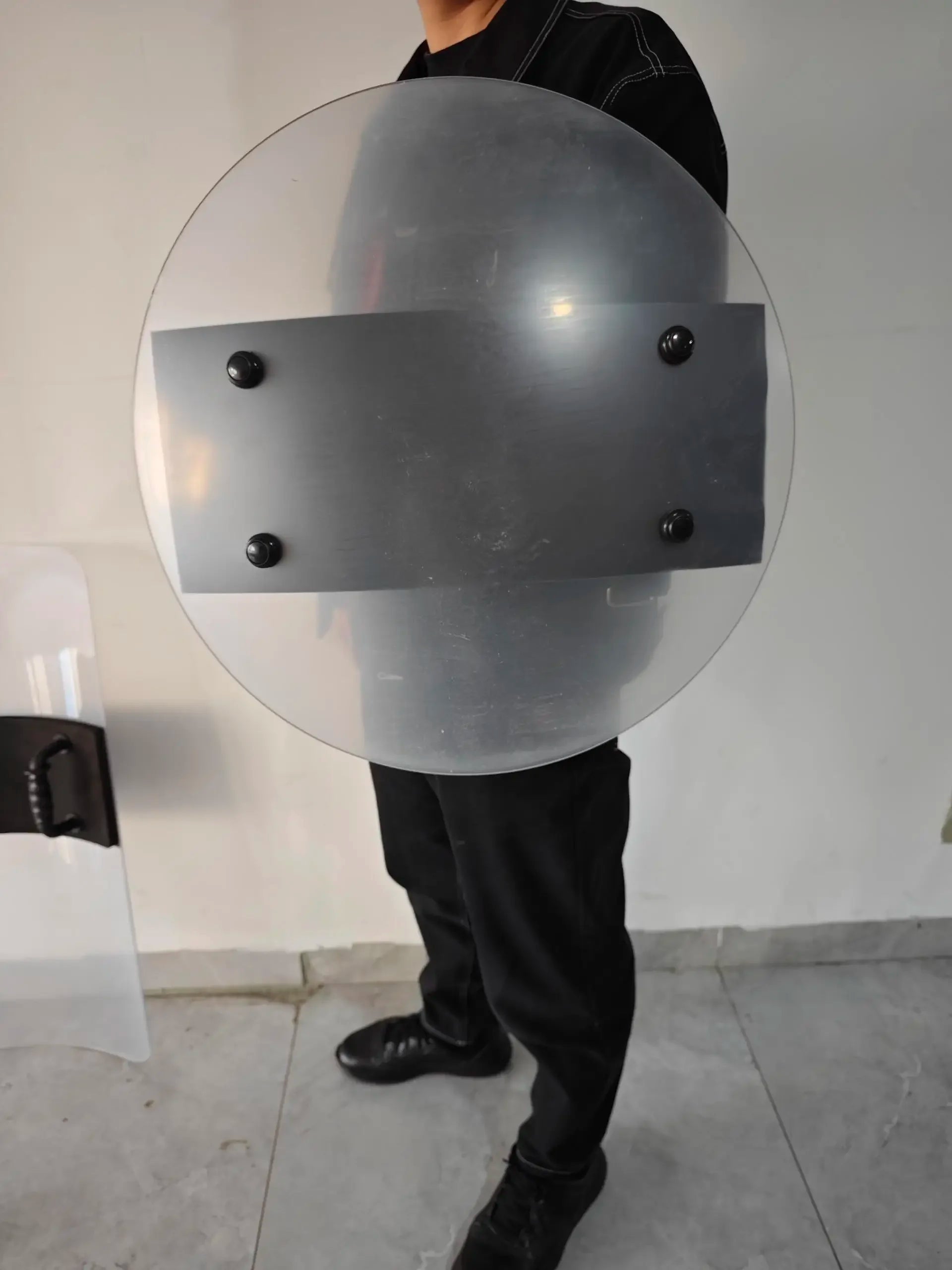 Bouclier Anti-Émeute Transparent PC — Rond / Carré | Usage Police & Sécurité - BLACKBEARD OUTDOOR INDUSTRIES