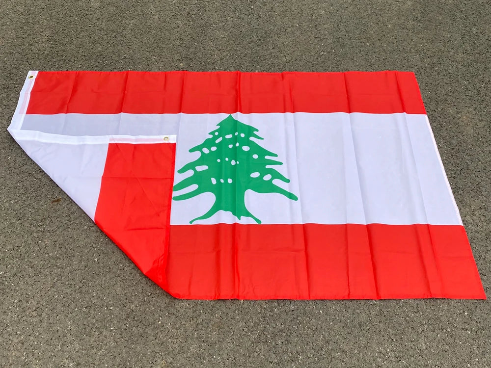 Drapeau National du Liban – 90x150 cm – Polyester – Décoration Intérieure et Extérieure BLACKBEARD OUTDOOR INDUSTRIES