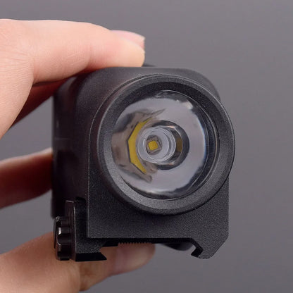 Lampe tactique LED pour rail Picatinny 20 mm – AK-SD et KLESCH