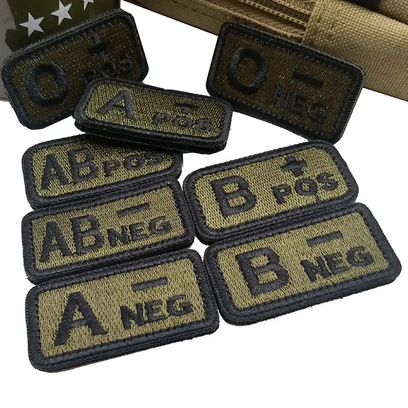 Écusson Groupe Sanguin 2,5 × 5 cm – Patch Tactique Brodé avec Velcro A/B/AB/O Pos-Neg - BLACKBEARD OUTDOOR INDUSTRIES