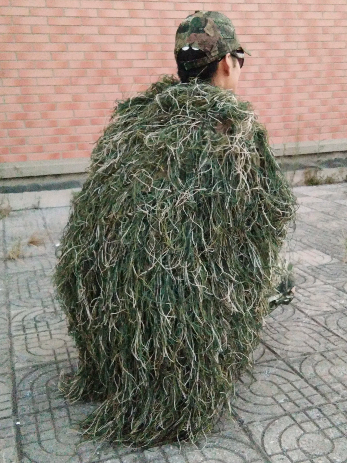 Cape Ghillie Camouflage Tricotée Main 80x90 cm – Chapeau et Poncho de Chasse Mixte