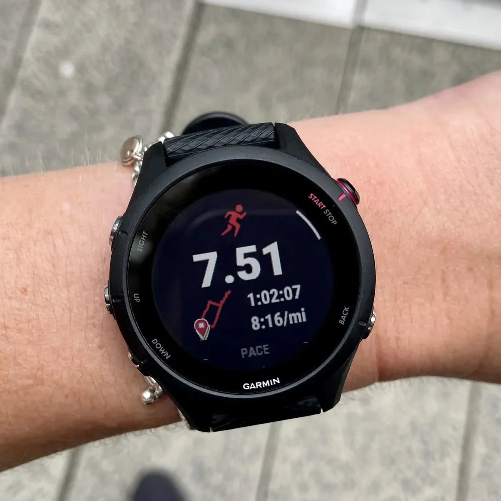 Montre GPS Garmin Forerunner 255 – Multi-Bandes, 14 Jours, VO2 Max, 30+ Sports, 5 ATM