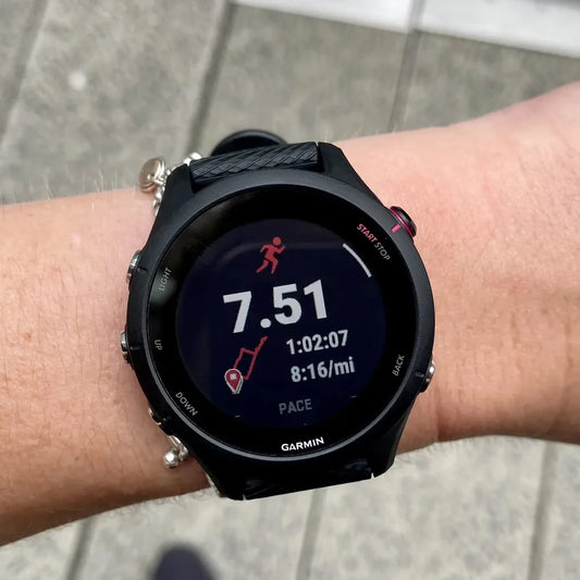 Montre GPS Garmin Forerunner 255 – Multi-Bandes, 14 Jours, VO2 Max, 30+ Sports, 5 ATM