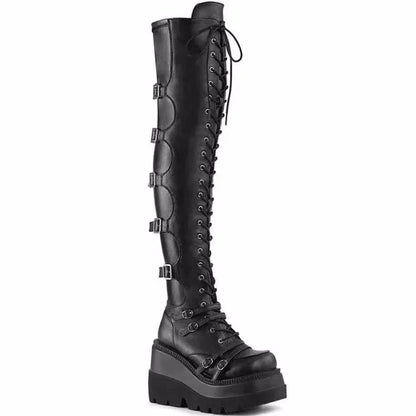 Bottes gothiques femme cuissardes à plateforme