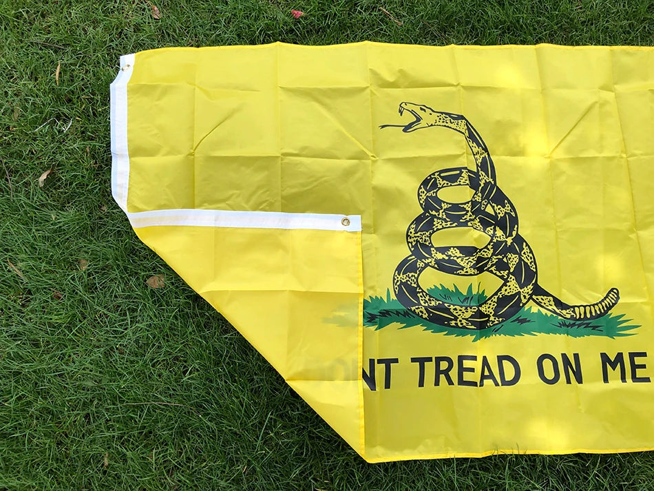 Drapeau "Don't Tread on Me" (Gadsden) – 90x150 cm – Polyester – Bannière Suspendue Tea Party – "Liberty or Death" avec Serpent à sonnette BLACKBEARD OUTDOOR INDUSTRIES